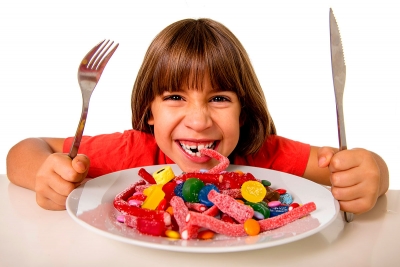 Crianças que consomem muito açúcar são mais violentas, diz estudo